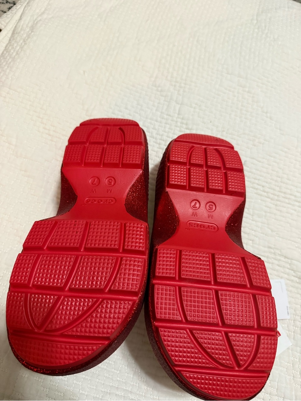 CROCS Women Red and White Hello Kitty Glitter - Picture 3 of 8